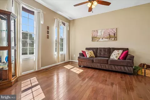 Living - 2900 Nicely Ct, Dumfries, VA 22026 photo 1 of 1