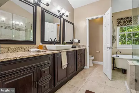 Bath - 2900 Nicely Ct, Dumfries, VA 22026 photo 3 of 4