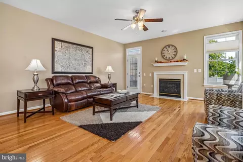 Living - 12840 Dunbarton Dr, Bristow, VA 20136 photo 2 of 2