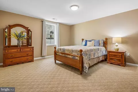 Bedroom - 12840 Dunbarton Dr, Bristow, VA 20136 photo 5 of 10