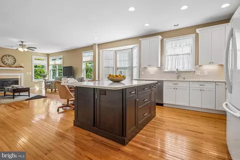Kitchen - 12840 Dunbarton Dr, Bristow, VA 20136 photo 3 of 9