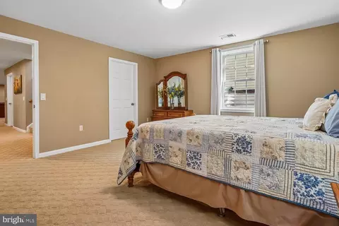 Bedroom - 12840 Dunbarton Dr, Bristow, VA 20136 photo 6 of 10