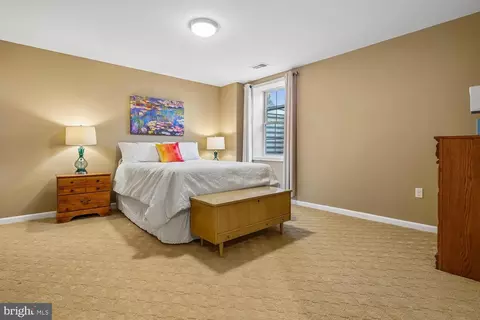 Bedroom - 12840 Dunbarton Dr, Bristow, VA 20136 photo 8 of 10