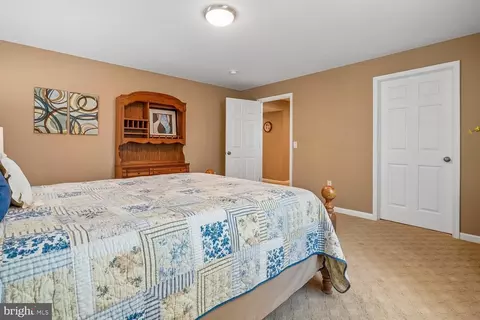 Bedroom - 12840 Dunbarton Dr, Bristow, VA 20136 photo 7 of 10