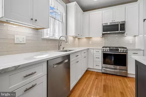 Kitchen - 12840 Dunbarton Dr, Bristow, VA 20136 photo 2 of 9