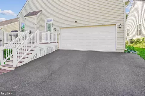 Exterior - 12840 Dunbarton Dr, Bristow, VA 20136 photo 6 of 7