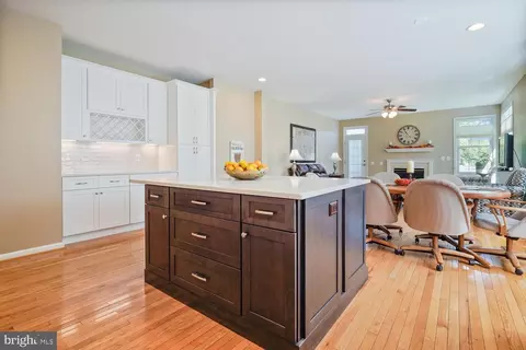 Kitchen - 12840 Dunbarton Dr, Bristow, VA 20136 photo 7 of 9