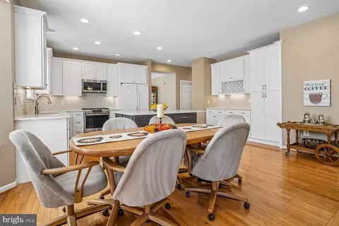 Kitchen - 12840 Dunbarton Dr, Bristow, VA 20136 photo 8 of 9