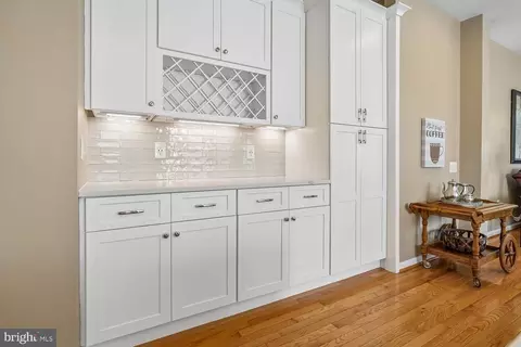 Kitchen - 12840 Dunbarton Dr, Bristow, VA 20136 photo 6 of 9