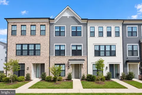 13827 Estuary Pl, Woodbridge, VA 22191