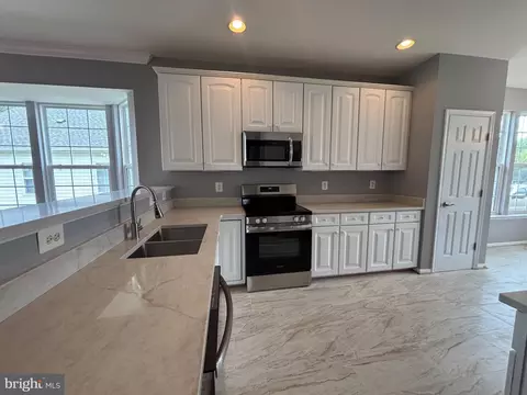 Kitchen - 4029 Lunar Eclipse Dr, Dumfries, VA 22025 photo 5 of 6