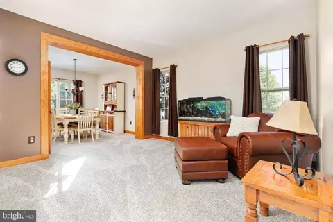 Living - 13107 Bigleaf Maple Ct, Gainesville, VA 20155 photo 1 of 2
