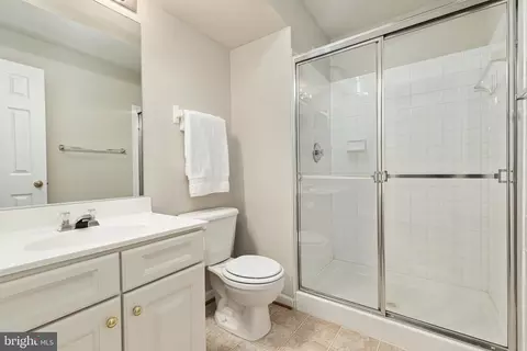 Bath - 13107 Bigleaf Maple Ct, Gainesville, VA 20155 photo 3 of 3