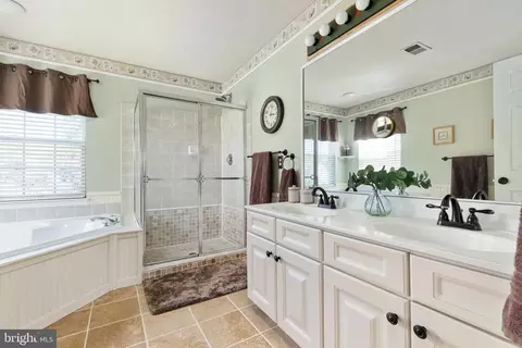 Bath - 13107 Bigleaf Maple Ct, Gainesville, VA 20155 photo 1 of 3