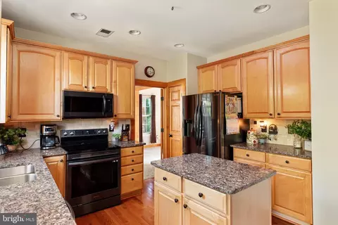 Kitchen - 13107 Bigleaf Maple Ct, Gainesville, VA 20155 photo 3 of 3
