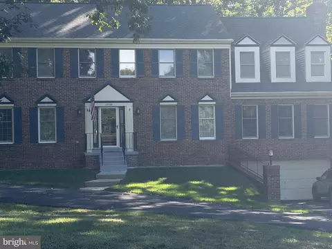 12469 Cavalier Dr, Lake Ridge, VA 22192