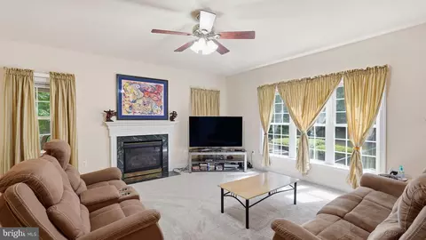 Living - 13301 Dumfries Rd, Manassas, VA 20112 photo 1 of 1