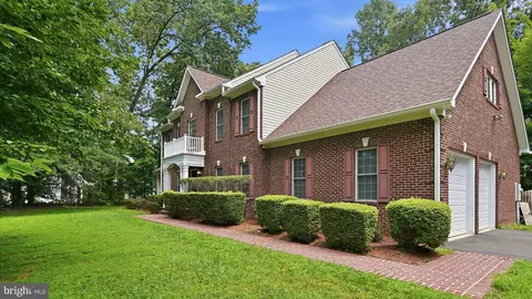 Exterior - 13301 Dumfries Rd, Manassas, VA 20112 photo 2 of 5