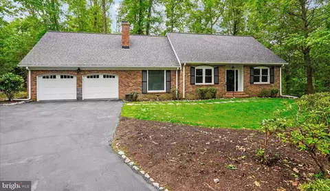 8021 Whitting Dr, Manassas, VA 20112