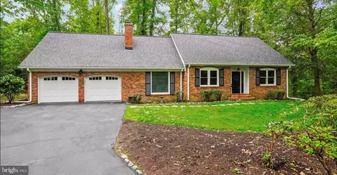 8021 Whitting Dr, Manassas, VA 20112
