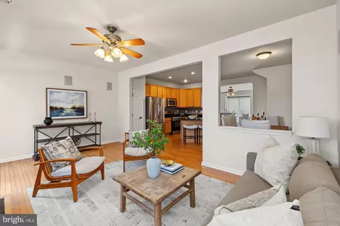 1455 Fawn Hollow Ln, Woodbridge, VA 22191
