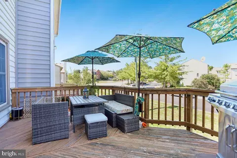 Exterior - 7424 Emerald Dr, Manassas, VA 20109 photo 3 of 10