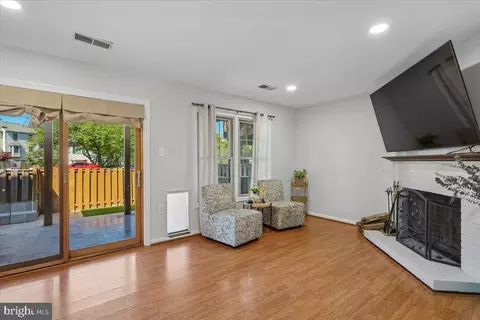Living - 7424 Emerald Dr, Manassas, VA 20109 photo 2 of 2