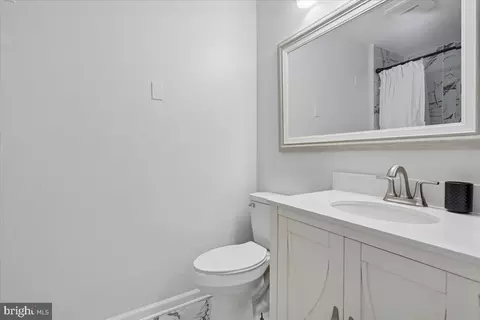 Bath - 7424 Emerald Dr, Manassas, VA 20109 photo 3 of 4