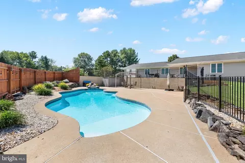 Exterior - 4703 Angus Dr, Gainesville, VA 20155 photo 4 of 12
