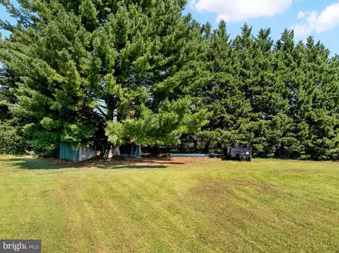 Exterior - 4703 Angus Dr, Gainesville, VA 20155 photo 10 of 12