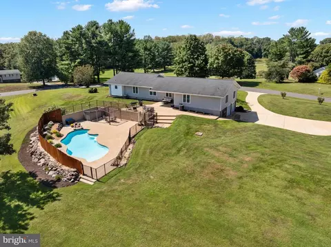 View/Area - 4703 Angus Dr, Gainesville, VA 20155 photo 6 of 8