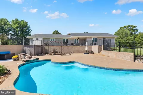Exterior - 4703 Angus Dr, Gainesville, VA 20155 photo 6 of 12