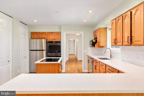 Kitchen - 4703 Angus Dr, Gainesville, VA 20155 photo 4 of 4