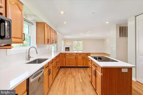 Kitchen - 4703 Angus Dr, Gainesville, VA 20155 photo 2 of 4