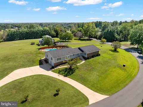 View/Area - 4703 Angus Dr, Gainesville, VA 20155 photo 2 of 8