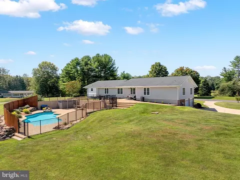 Exterior - 4703 Angus Dr, Gainesville, VA 20155 photo 9 of 12