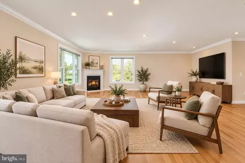 Living - 4703 Angus Dr, Gainesville, VA 20155 photo 2 of 11