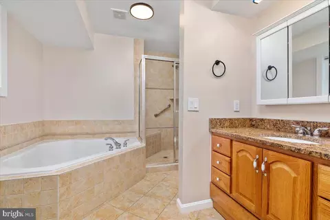 Bath - 4703 Angus Dr, Gainesville, VA 20155 photo 3 of 5