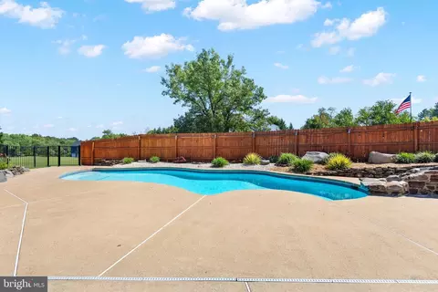 Exterior - 4703 Angus Dr, Gainesville, VA 20155 photo 5 of 12