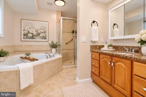 Bath - 4703 Angus Dr, Gainesville, VA 20155 photo 2 of 5