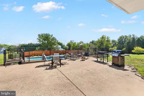 Exterior - 4703 Angus Dr, Gainesville, VA 20155 photo 7 of 12