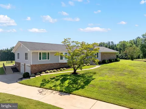 Exterior - 4703 Angus Dr, Gainesville, VA 20155 photo 11 of 12
