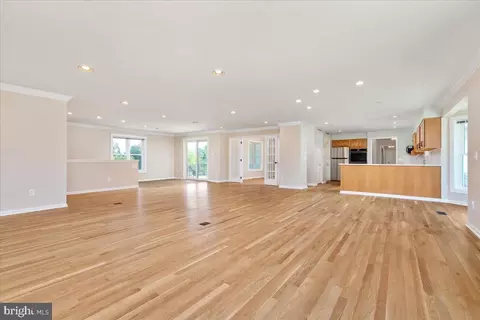 Living - 4703 Angus Dr, Gainesville, VA 20155 photo 6 of 11