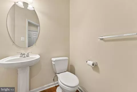 Entry Way - 8373 Tenbrook Dr, Gainesville, VA 20156 photo 6 of 12