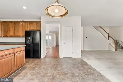 Entry Way - 8373 Tenbrook Dr, Gainesville, VA 20156 photo 8 of 12
