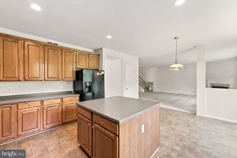 Kitchen - 8373 Tenbrook Dr, Gainesville, VA 20156 photo 6 of 10