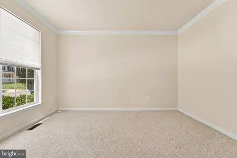 Living - 8373 Tenbrook Dr, Gainesville, VA 20156 photo 3 of 10