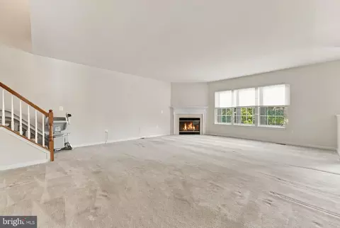 Living - 8373 Tenbrook Dr, Gainesville, VA 20156 photo 4 of 10