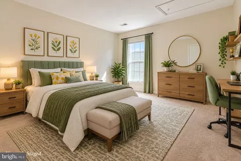 Bedroom - 8373 Tenbrook Dr, Gainesville, VA 20156 photo 8 of 8