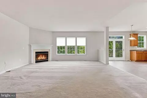 Living - 8373 Tenbrook Dr, Gainesville, VA 20156 photo 6 of 10